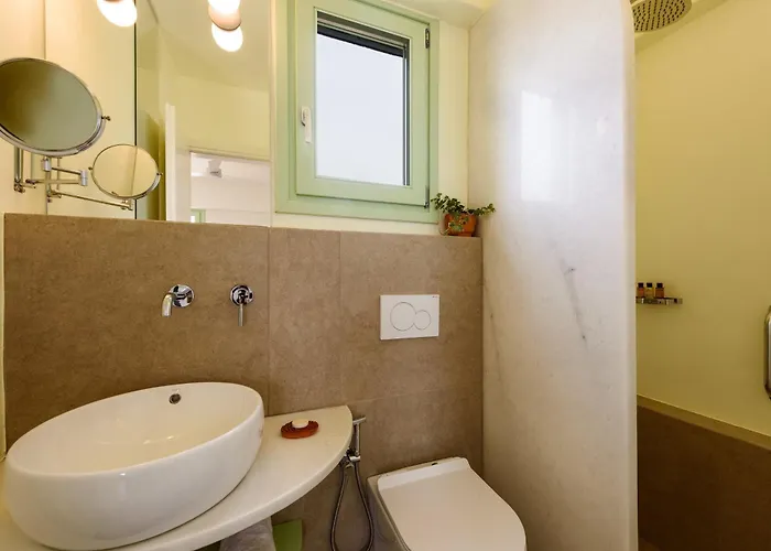 Plioni With Private Pool & With Hot Tub וילה