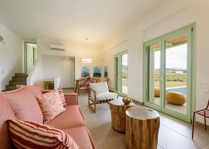 Plioni With Private Pool & With Hot Tub וילה *