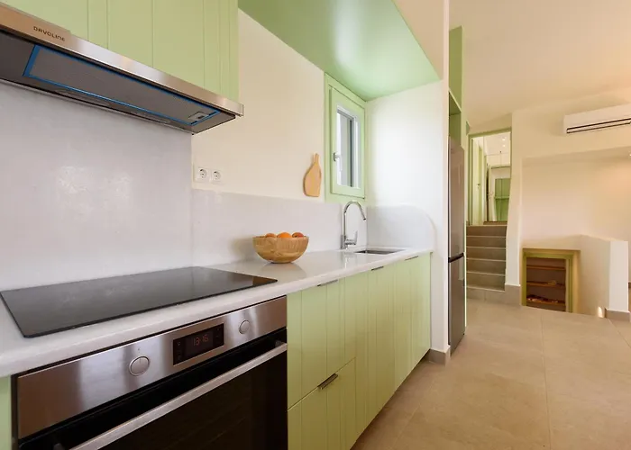 Plioni With Private Pool & With Hot Tub וילה *