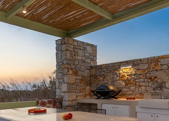 Plioni With Private Pool & With Hot Tub וילה מיקרי ויגלה