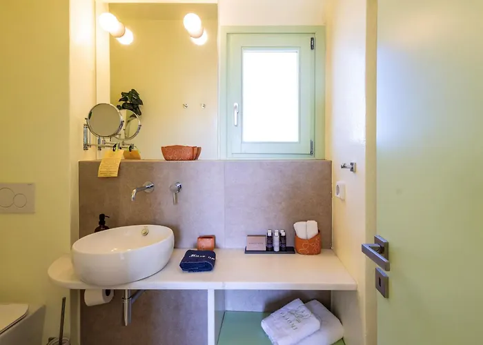 Plioni With Private Pool & With Hot Tub וילה מיקרי ויגלה