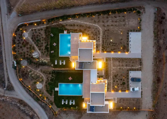 Plioni With Private Pool & With Hot Tub וילה *