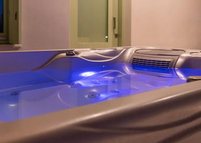 Plioni With Private Pool & With Hot Tub וילה