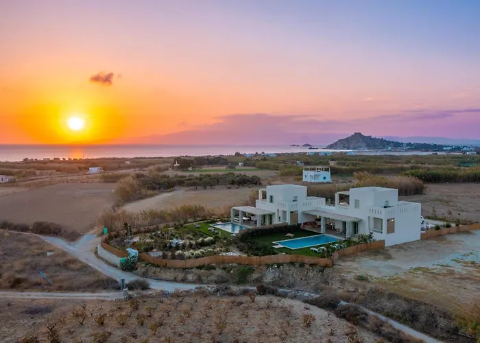 Plioni With Private Pool & With Hot Tub וילה *