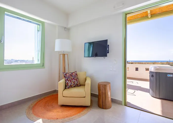 Plioni With Private Pool & With Hot Tub וילה