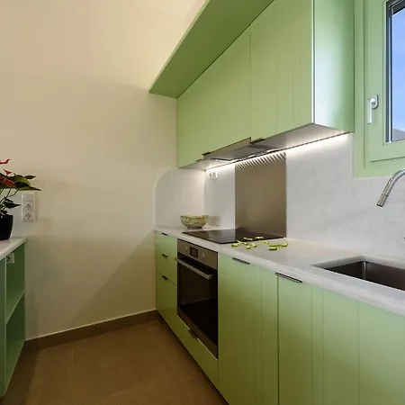 Plioni & Villa Mikrí Vígla