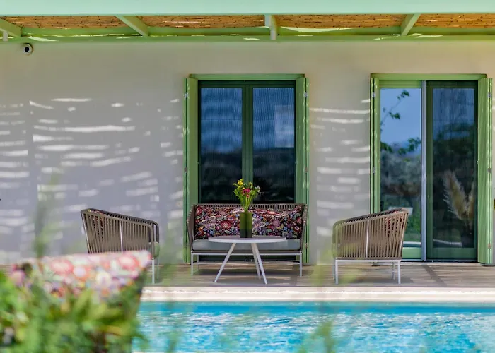 Plioni With Private Pool & With Hot Tub 빌라 미크리 비글라